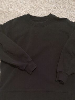 Lululemon- Classic Black Crewneck Sweatshirt